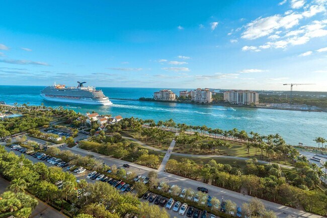 Building Photo - 300 South Pointe Dr