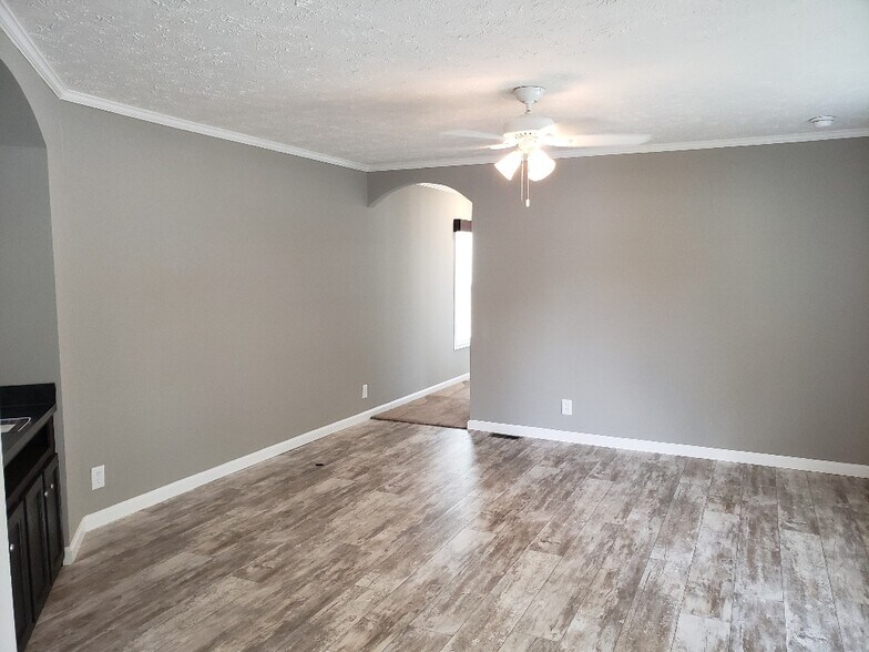 Building Photo - 233 Red Spruce Cir