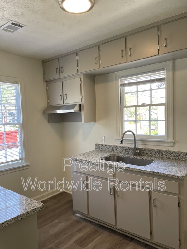 Building Photo - 2416 Heard St