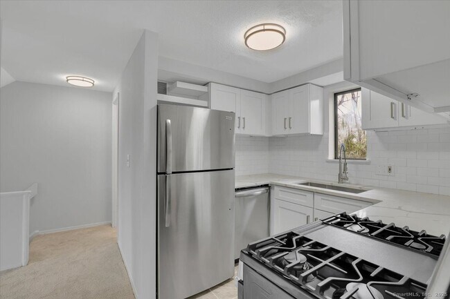 Building Photo - 3 Trolley Crossing Ln