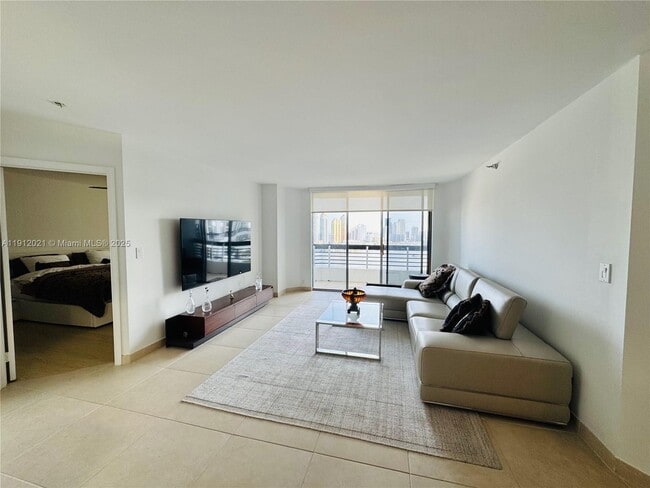 Building Photo - 3530 Mystic Pointe Dr