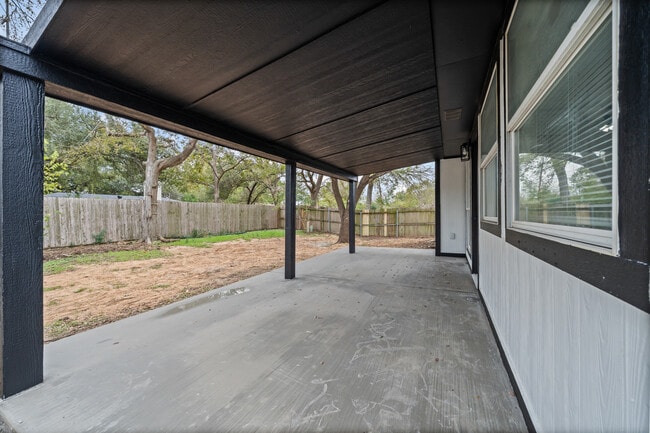 Building Photo - 4417 Briarwood Dr