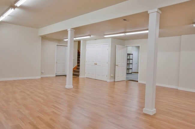 Building Photo - 2385 N 1500 E