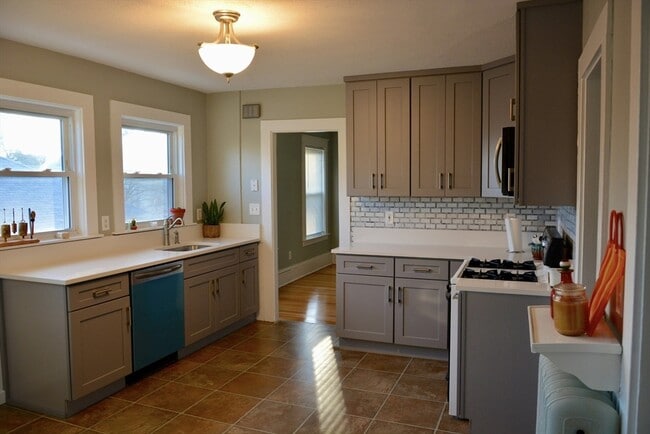 Building Photo - 27 Emmons St