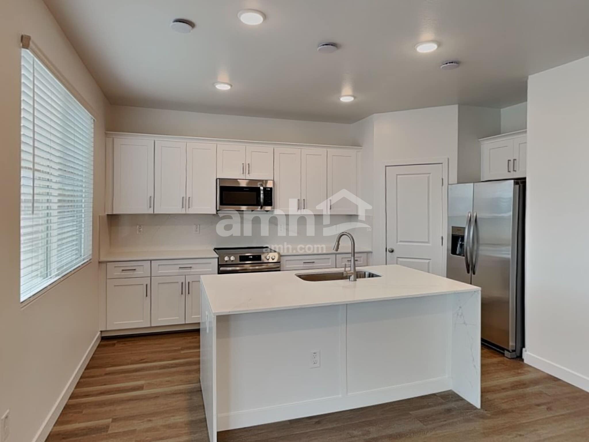 Building Photo - 9727 W Parkway Dr