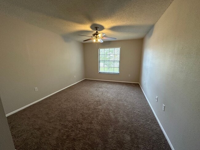 Building Photo - **MOVE IN SPECIAL $500 Off the first months rent** COZY 2 Bedroom/1.5 Bathroom 2nd Floor Condo!!