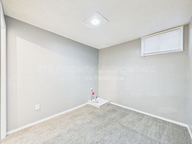 Building Photo - 7156 Woodson Rd
