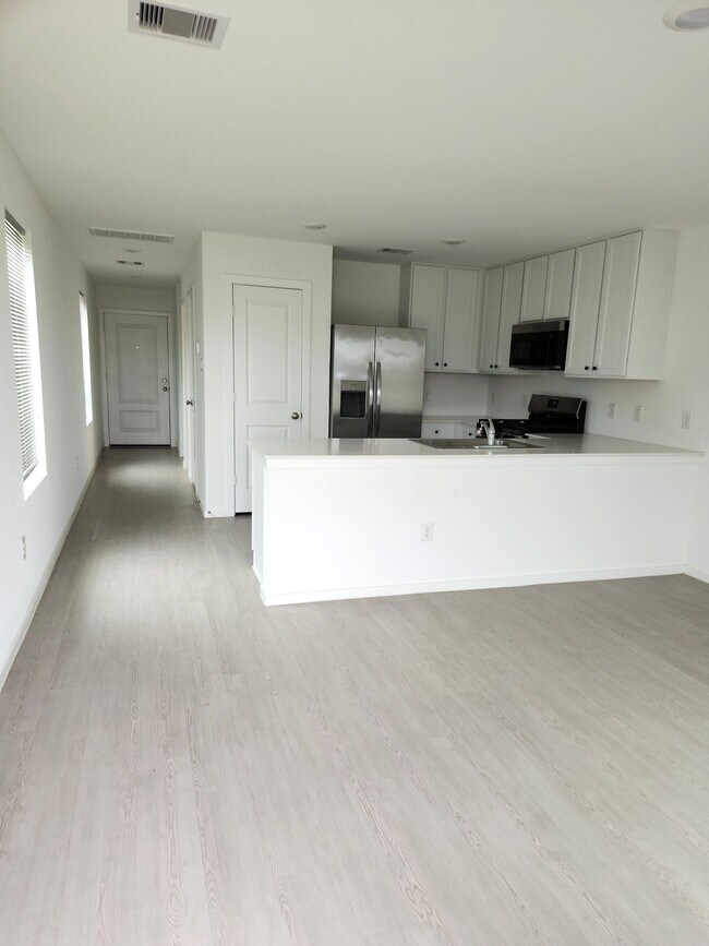 Building Photo - 18242 Via Aurelia Dr