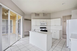 Building Photo - 575 SE 29th Dr