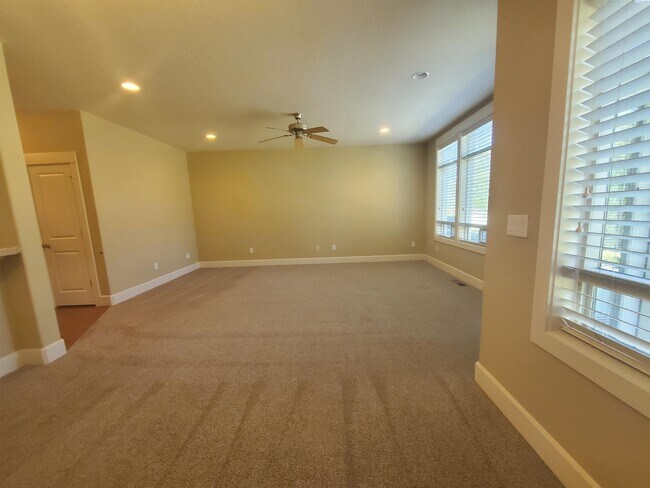 Building Photo - Columbia Point condo for rent