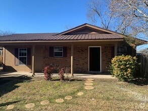 Building Photo - Renovated 3 Bedroom 1 Bath Home for Rent!
