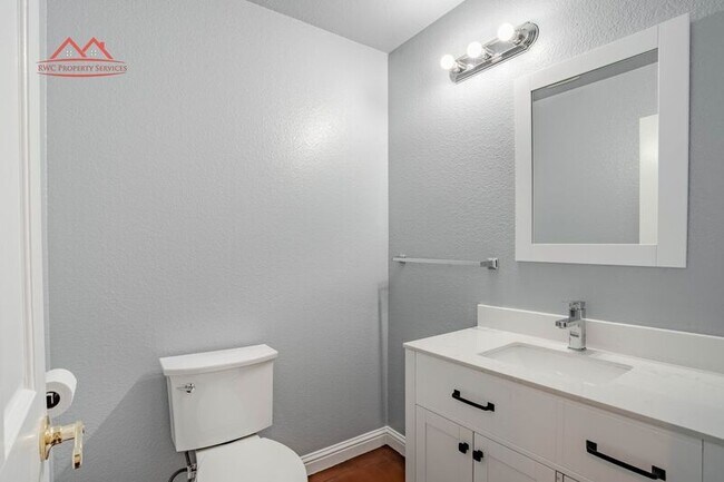 Building Photo - 6497 Hirabayashi Dr