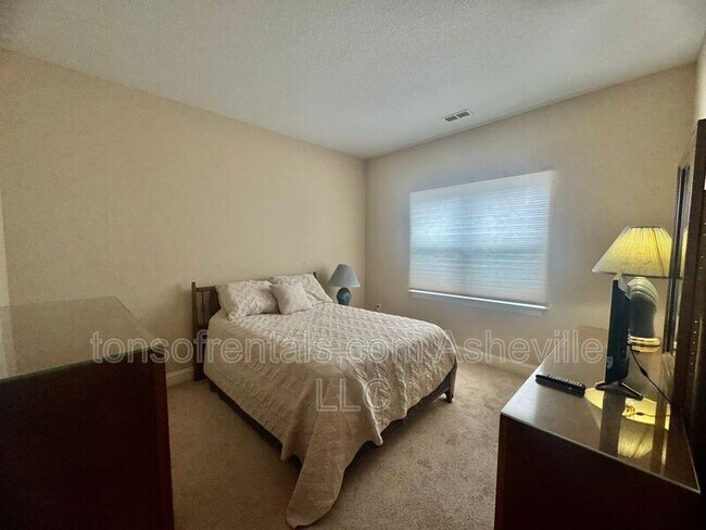 Building Photo - 93 Foxden Dr