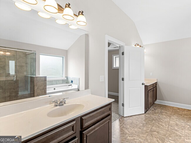 Building Photo - 185 Regency Pl