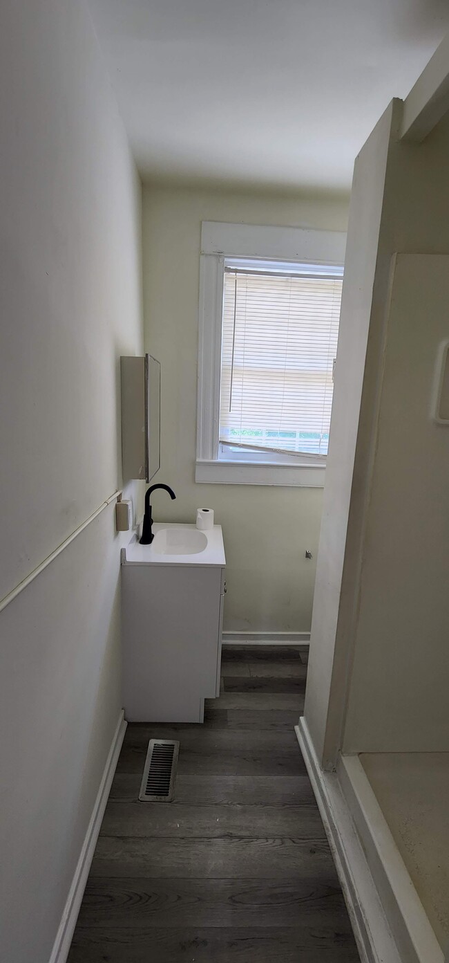 Upstairs bathroom - 712 Halifax St