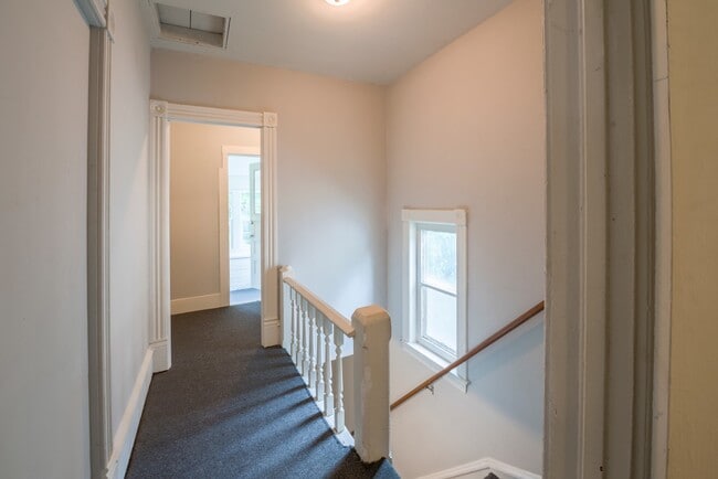 Building Photo - 2418 3rd St NE