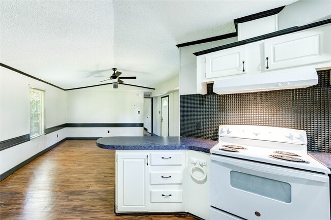 Building Photo - 26342 Hunters Trail