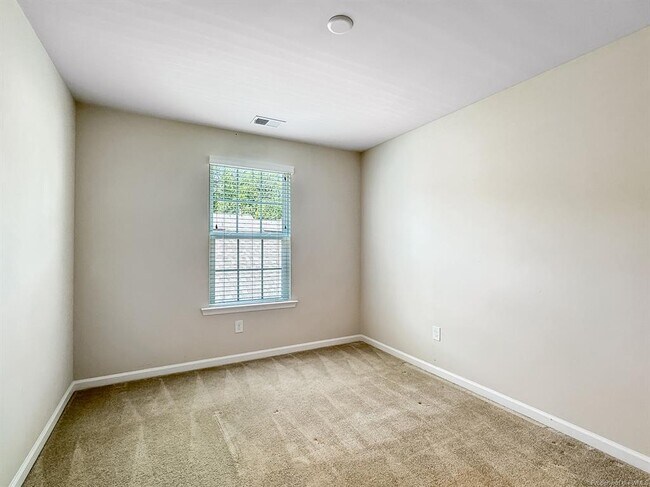 Building Photo - 402 Lewis Burwell Pl