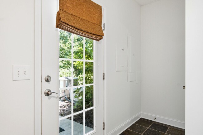 Building Photo - 2645 Blossom Trail E