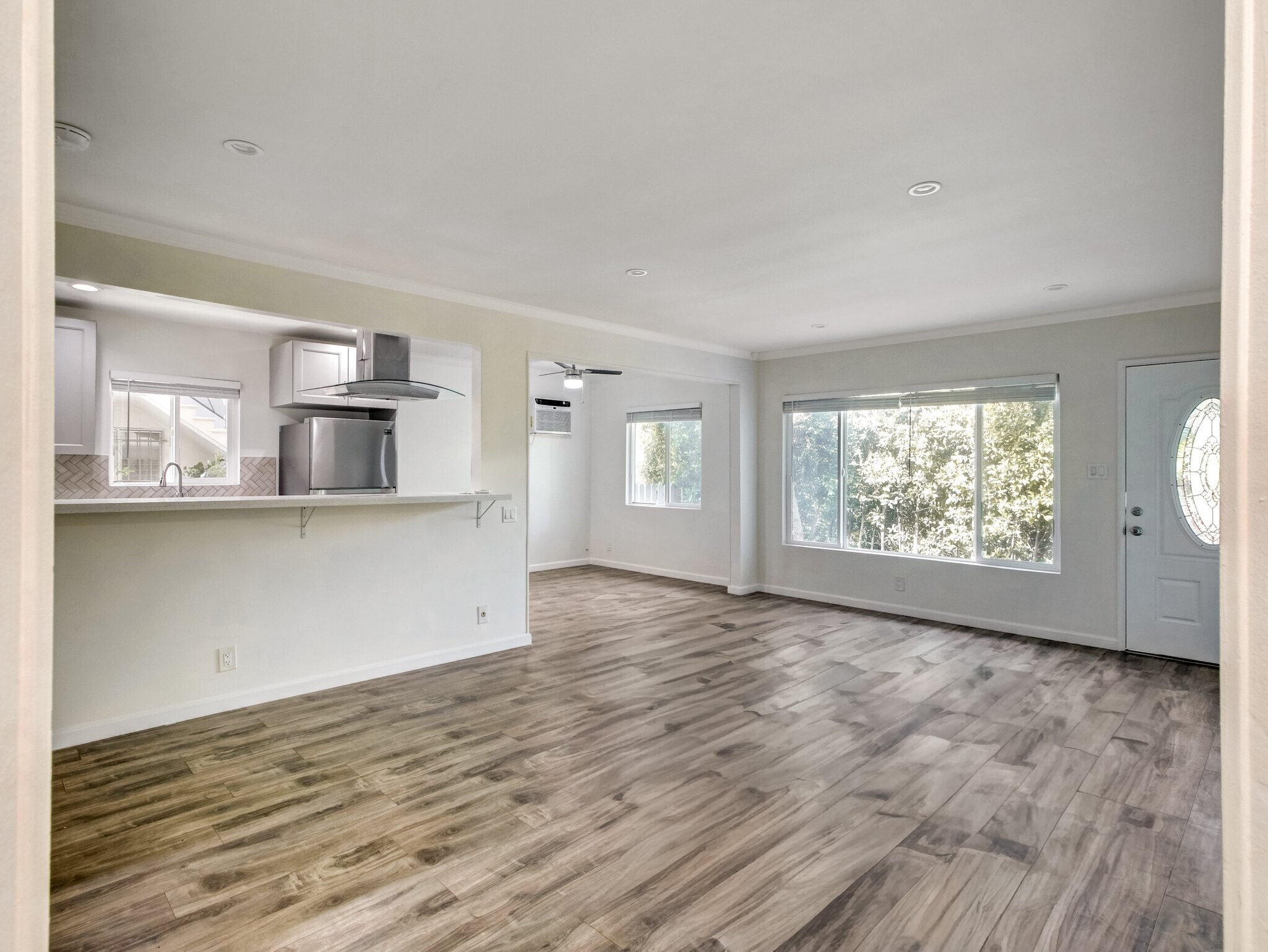 Building Photo - 1040 N Sierra Bonita Ave