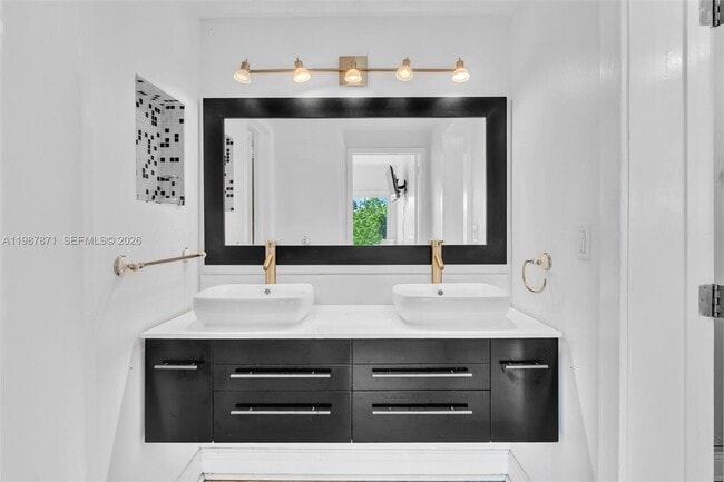 Building Photo - 4144 El Mar Dr