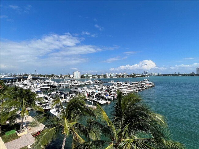 Building Photo - 7601 E Treasure Dr