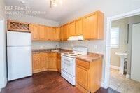 Building Photo - 4 Bed La Salle Area Townhouse