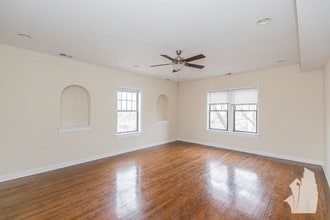 Building Photo - 1827 W Leland Ave