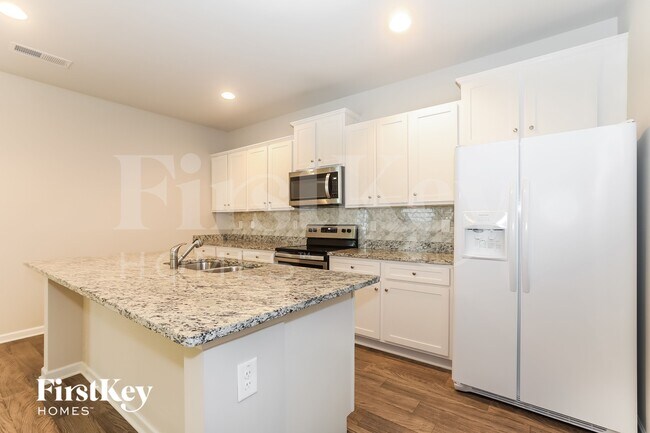 Building Photo - 220 Wellbrook Dr