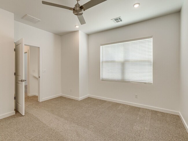 Building Photo - Home in Edmond/Oklahoma City