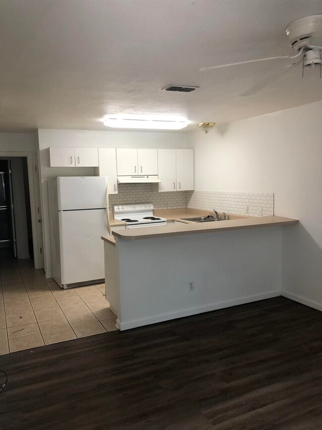 Building Photo - 2471 Wren Hollow Dr