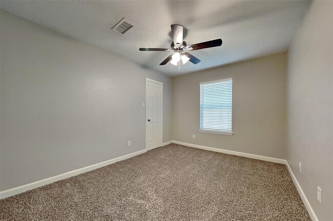 Building Photo - 48 N High Oaks Cir