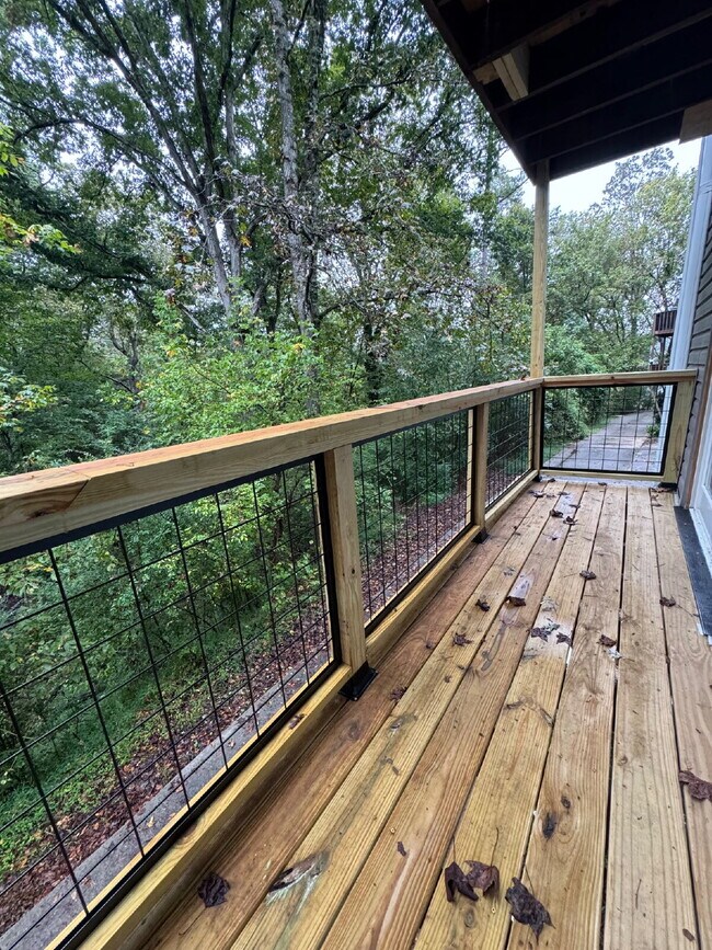 Building Photo - Completely Renovated Duplex with Garage Av...