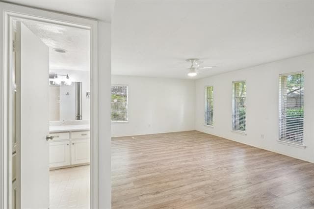 Building Photo - 4016 Willow Ridge Dr