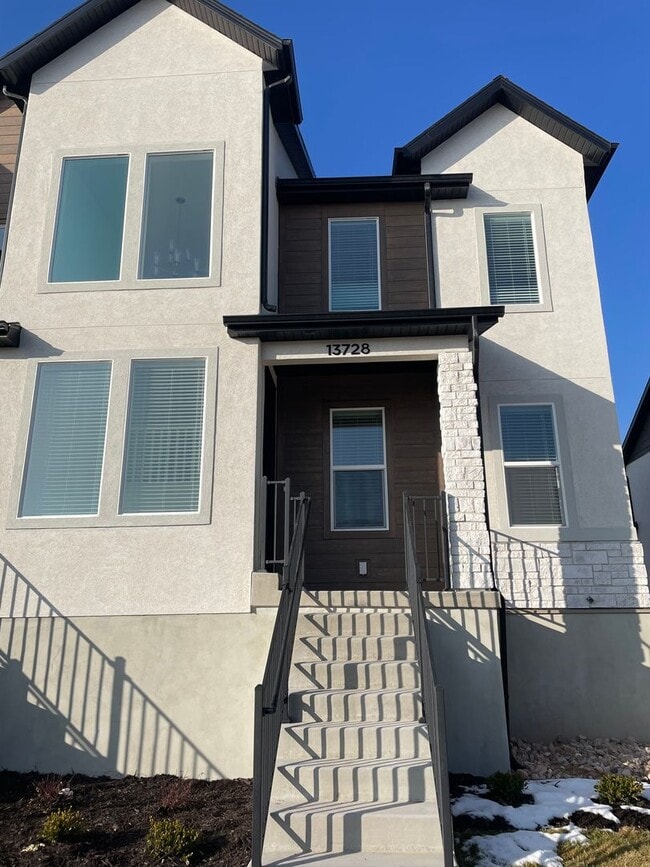 Building Photo - New Construction Townhome in Prime Riverton Location