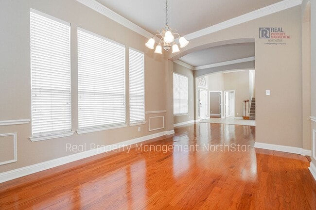 Building Photo - Lake Views, Space & Lifestyle – Ask about our move in specials!