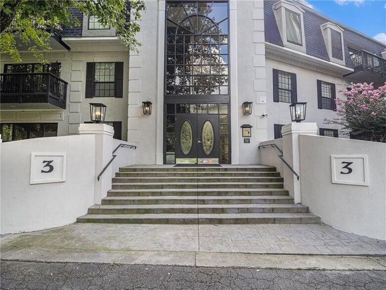 Building Photo - 3307 Pine Heights Dr NE