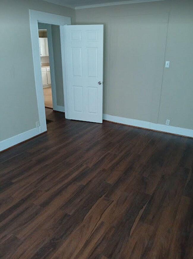 Building Photo - NOW AVAILABLE!! MOVE IN READY! MUST SEE ME!