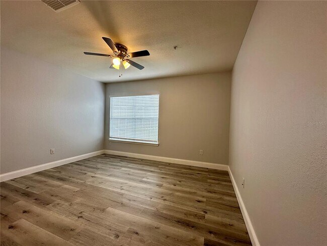 Building Photo - 9141 Lee Vista Blvd