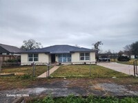 Building Photo - 702 McDaniel St