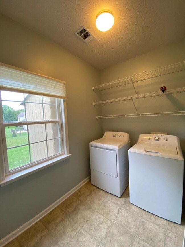 Building Photo - Simpsonville