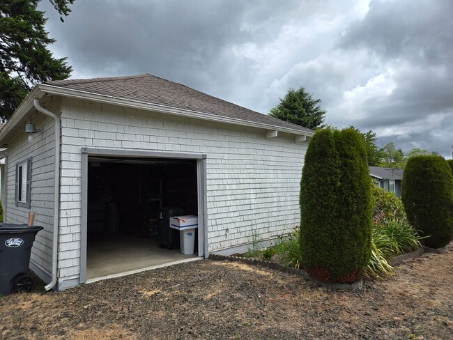 Building Photo - Montesano Historic Home for Rent