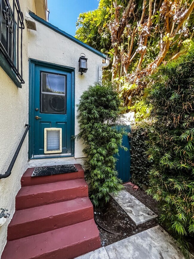 Building Photo - Unfurnished Light Filled Modern Spanish Home in Hollywood Hills