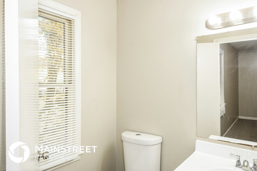 Building Photo - 4631 Candlewyck Way