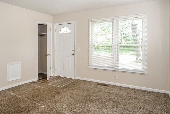 Building Photo - 2855 Greenside Dr NW