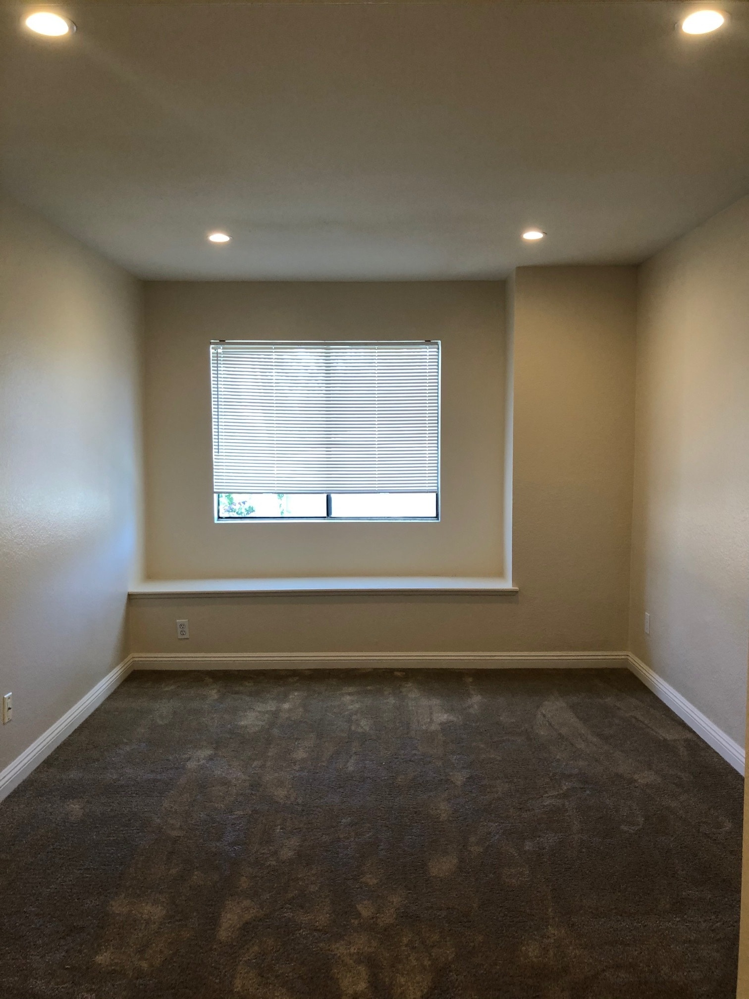 Building Photo - 22885 Hilton Head Dr