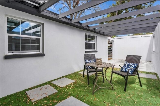 Building Photo - 301 N Fremont Ave