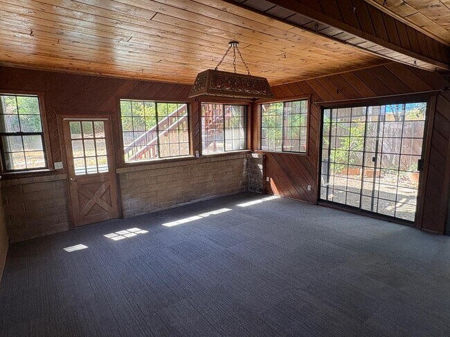 Building Photo - 307 Barbara Ave