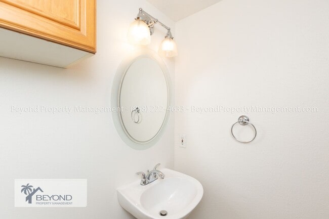 Building Photo - *** HIGHLY DESIRED 3BED/2.5BATH  HILLSBORO...