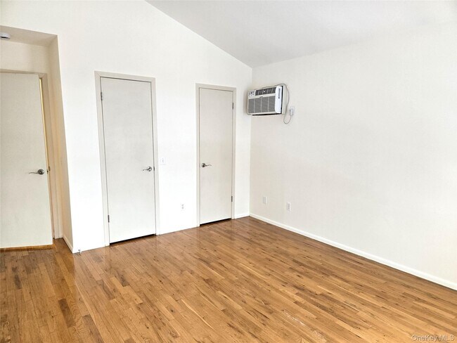 Building Photo - 90 Graywood Rd